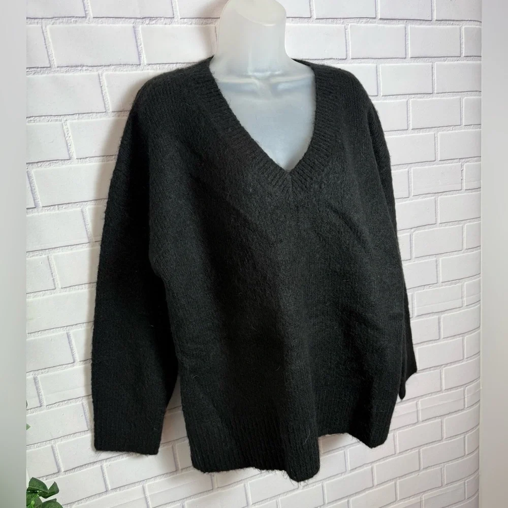 French Connection Black Fluffy Knit V-Neck Jumper sweater 100% Wool Size M